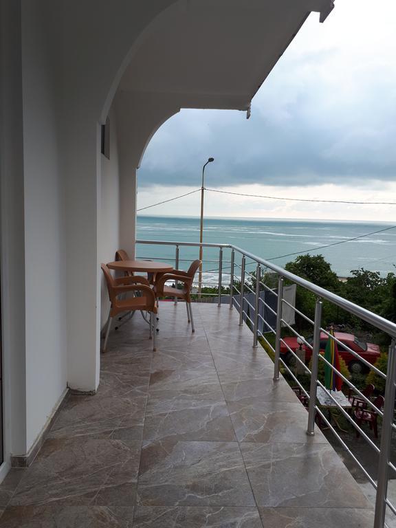 Rezo'S House Hotel Kvariati Exterior foto