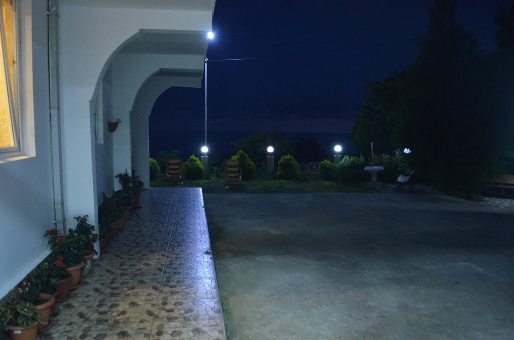 Rezo'S House Hotel Kvariati Exterior foto